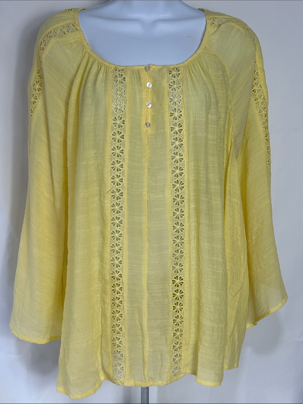 Cato Women’s Size 18/20 Yellow Quarter Sleeve Lightweight Blouse Open Flowers
